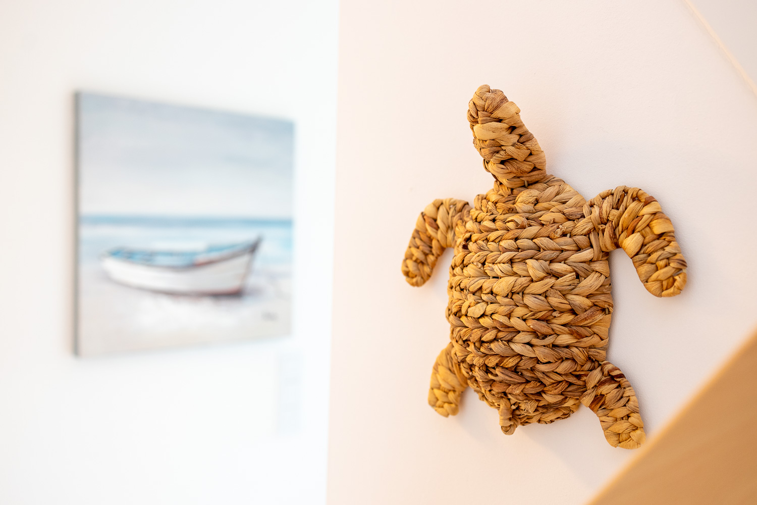 Eine Hand als Lampe mit einer Glübirne